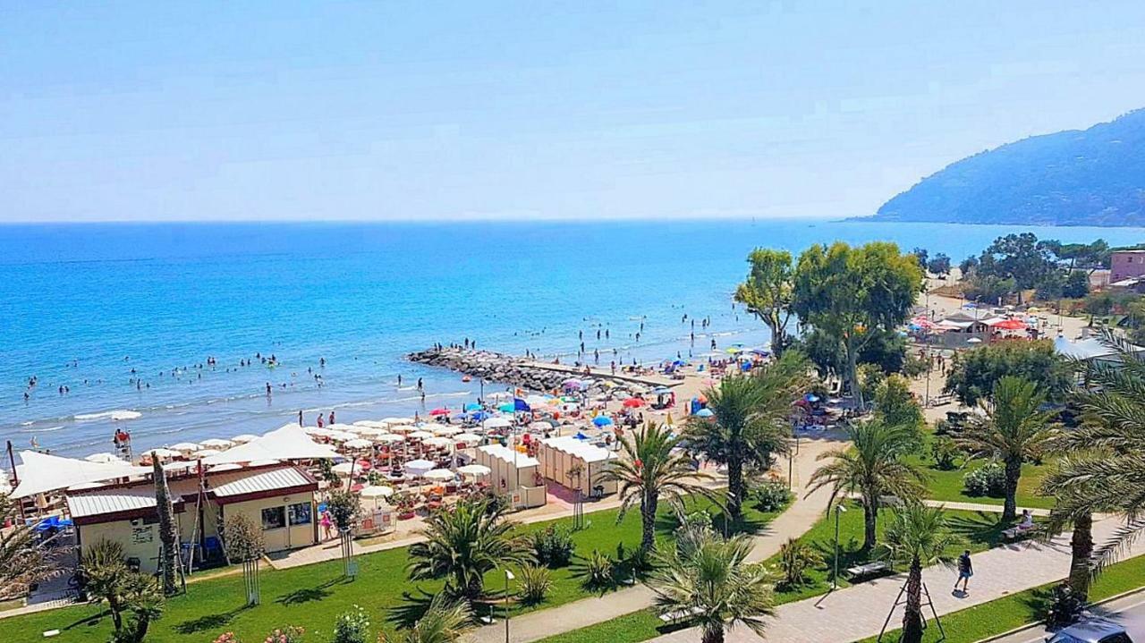 Marina dʼAndora Appartamento Frontemare المظهر الخارجي الصورة